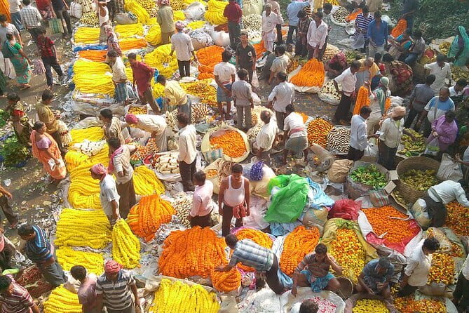 Flower Market Colors and Ganges Ghat Experience - Key points at a glance
