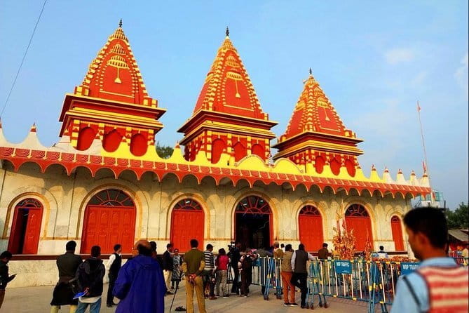 Flower Market Colors and Ganges Ghat Experience - What the private format adds