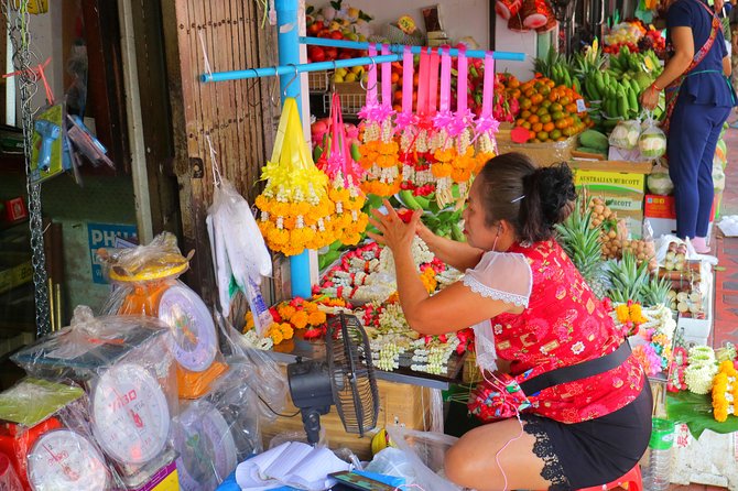 Flower Market & Floral Art: Multilingual Private Tour [EN/others] - Guanyin Shrine and the Kudi Chin neighborhood