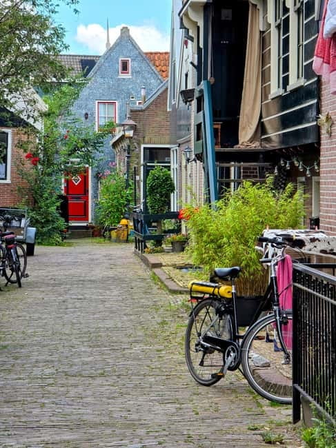 From Amsterdam: Keukenhof Tulips, Windmills & Volendam - Who Will Enjoy This Day Most?