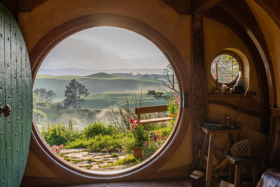From Auckland: Hobbiton & Hamilton Gardens Small Group Tour - Hamilton Gardens: a fast tour through different worlds