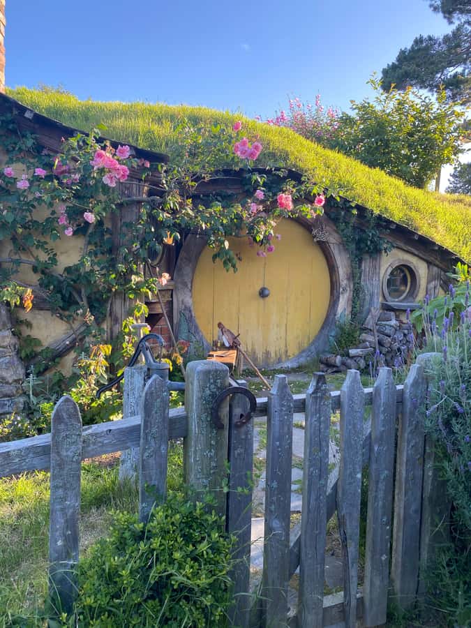 From Auckland: Hobbiton & Hamilton Gardens Small Group Tour - The short ride to Hobbiton