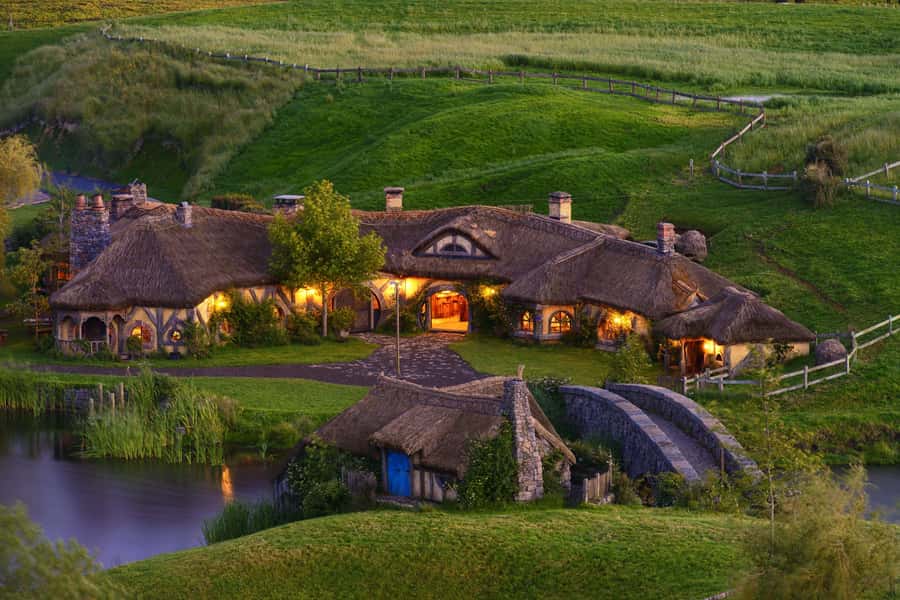 From Auckland: Hobbiton & Hamilton Gardens Small Group Tour - The long ride back to Auckland