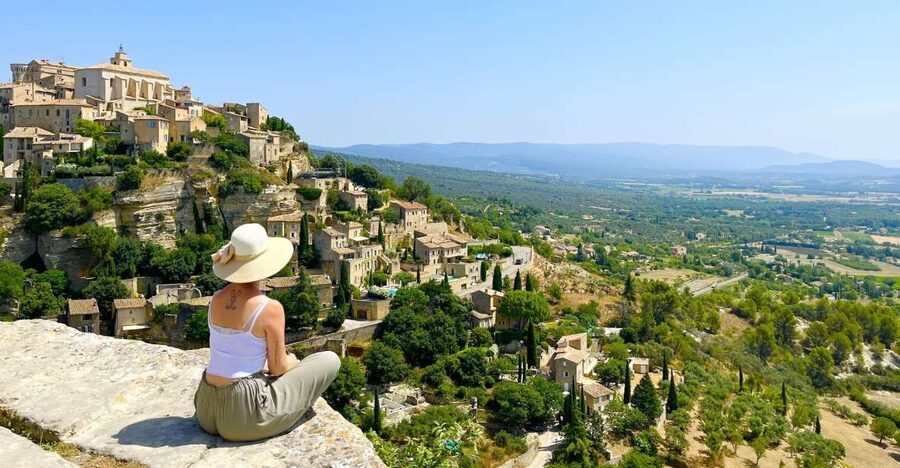 From Avignon: Lavender fields and villages in the Luberon - A local picnic instead of a rushed lunch