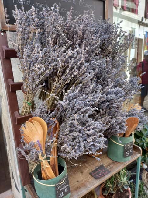 From Avignon: Lavender Villages Full-Day Tour - What the guides add to the day