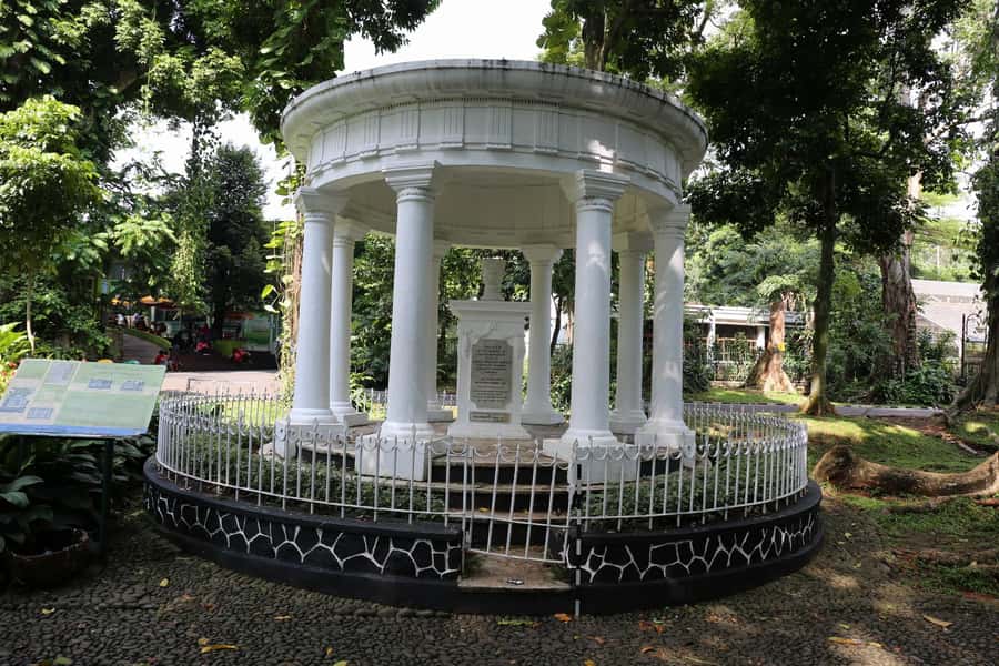 From Bandung: Tea Plantation and Botanical Garden Tour - The tea bridge and other optional activities