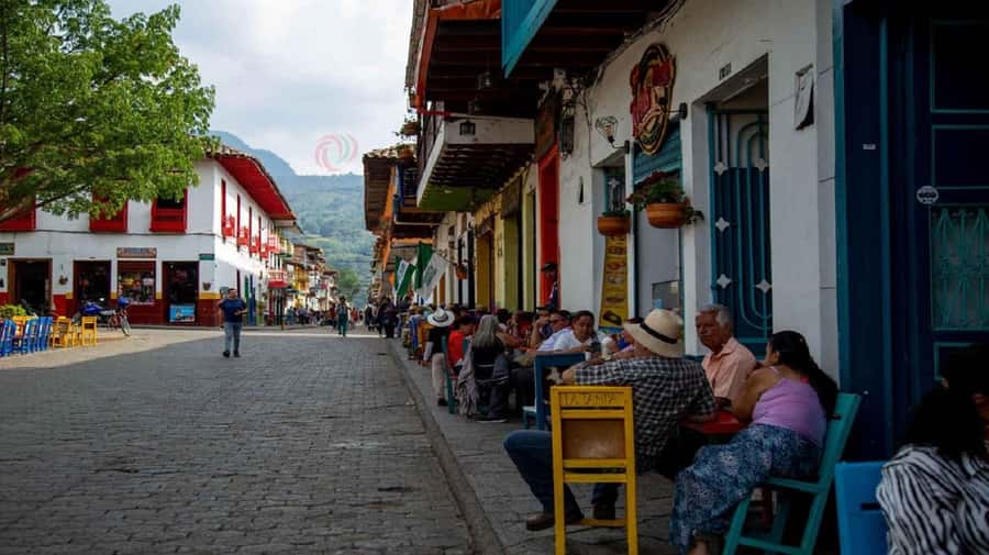 From Medellín: Jardín, Andes, and Hispania Day Trip - Lunch with Antioquian flavors