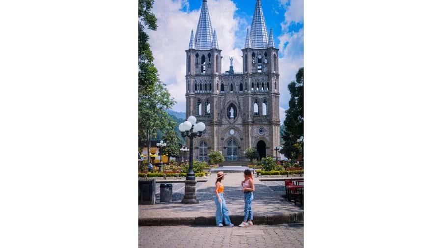 From Medellín: Jardín, Andes, and Hispania Day Trip - Leaving Medellín before sunrise