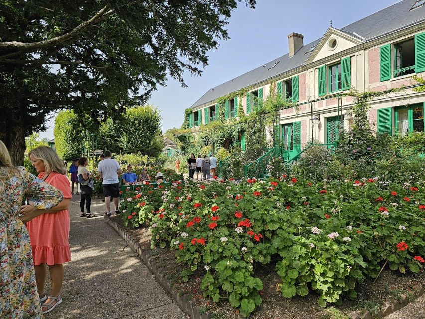 From Paris: Auvers-sur-Oise & Giverny Excursion - The drive to Giverny and Monet’s home