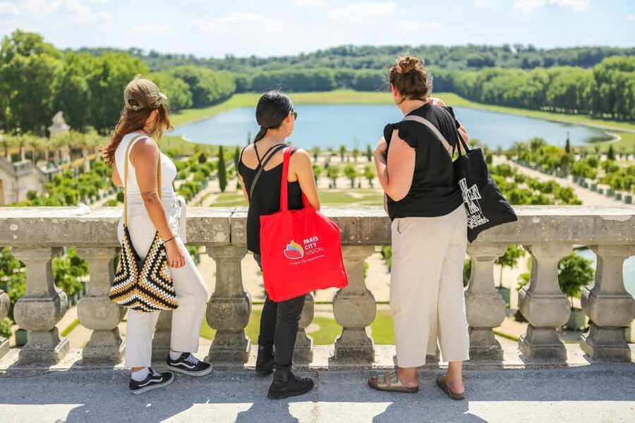 From Paris: Day Trip to Giverny & Versailles with Lunch - Two famous French worlds in one day