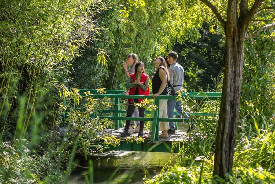 From Paris: Day Trip to Giverny & Versailles with Lunch - Lunch in the French countryside