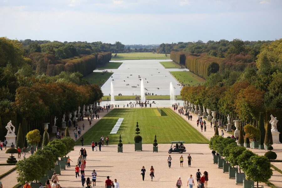 From Paris: Giverny and Versailles Palace Guided Day Trip - Two great French icons in one long day