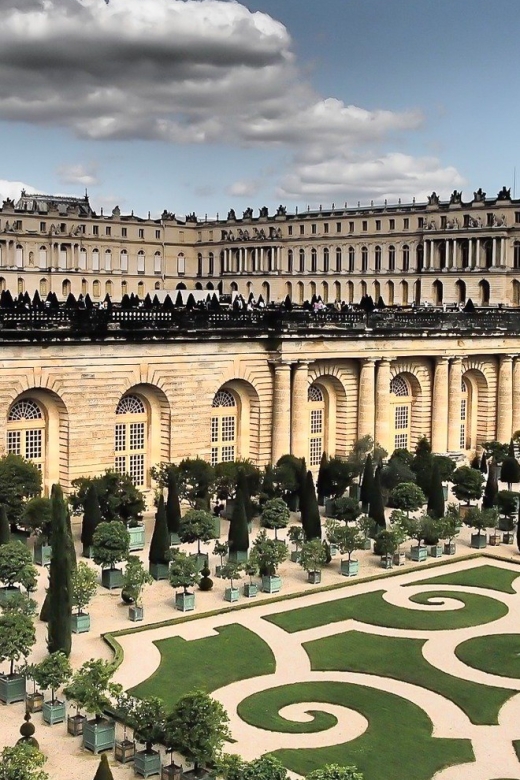 From Paris: Giverny and Versailles Private Full-Day Trip - Leaving Paris for Versailles