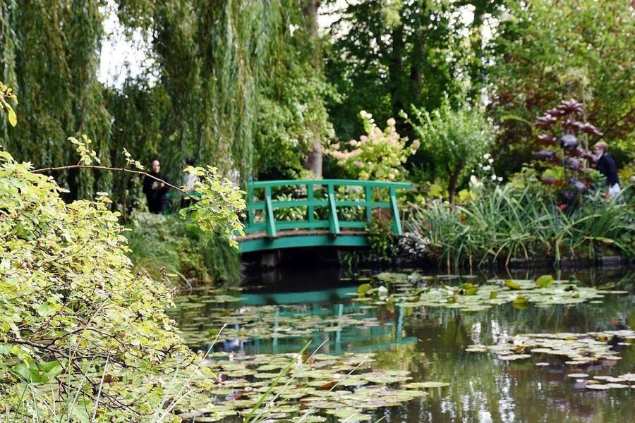 From Paris: Giverny & Monet’s House Skip-the-Line Tour - Leaving Paris by private car