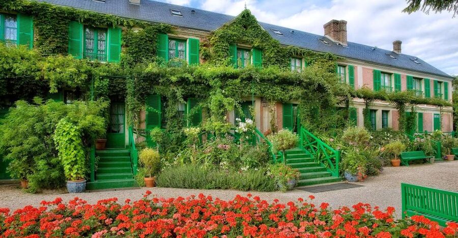 From Paris: Giverny & Monet’s House Skip-the-Line Tour - How much guidance should you expect?