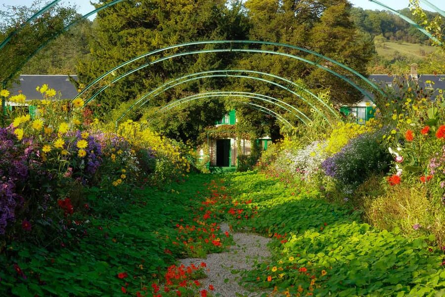 From Paris:McArthurGlen Center & Monet's Giverny House Visit - The transfer to McArthurGlen Paris-Giverny