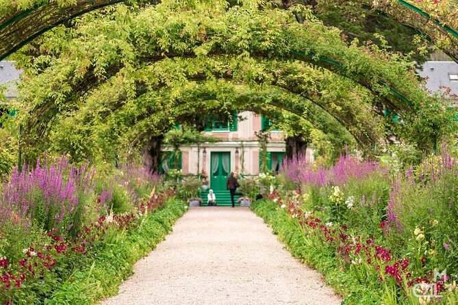 From Paris, Monet’s Enchanted Giverny Tour in very small group - Who should book this Giverny tour?