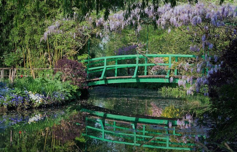 From Paris: Private Day Trip to Giverny and Auvers sur Oise - Monet’s yellow dining room and first studio