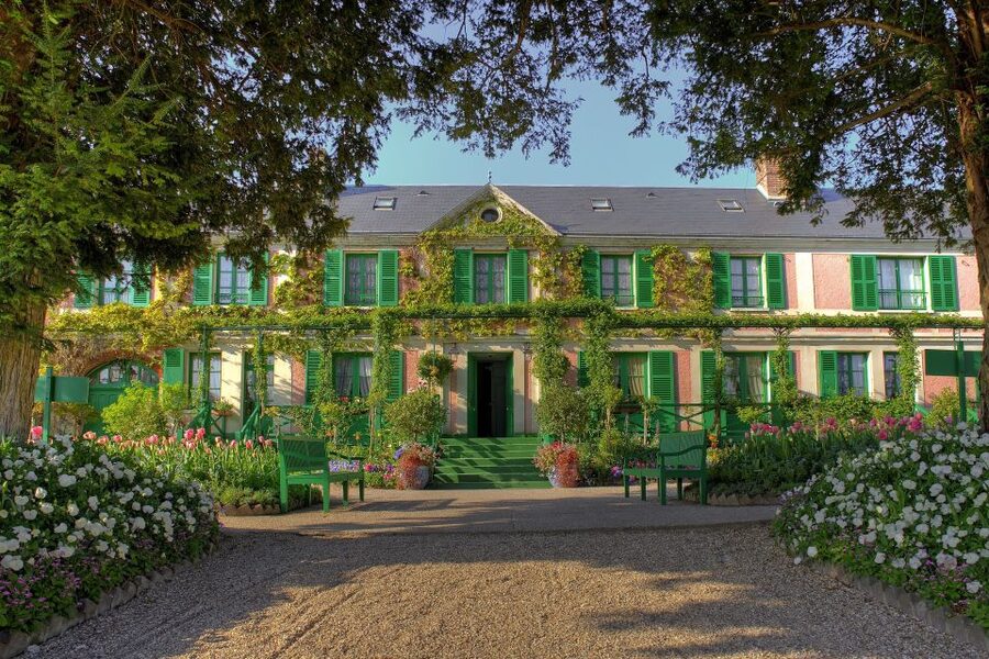 From Paris: Private Trip to Giverny, Monet's House & Museum - Guide quality can shape the entire day