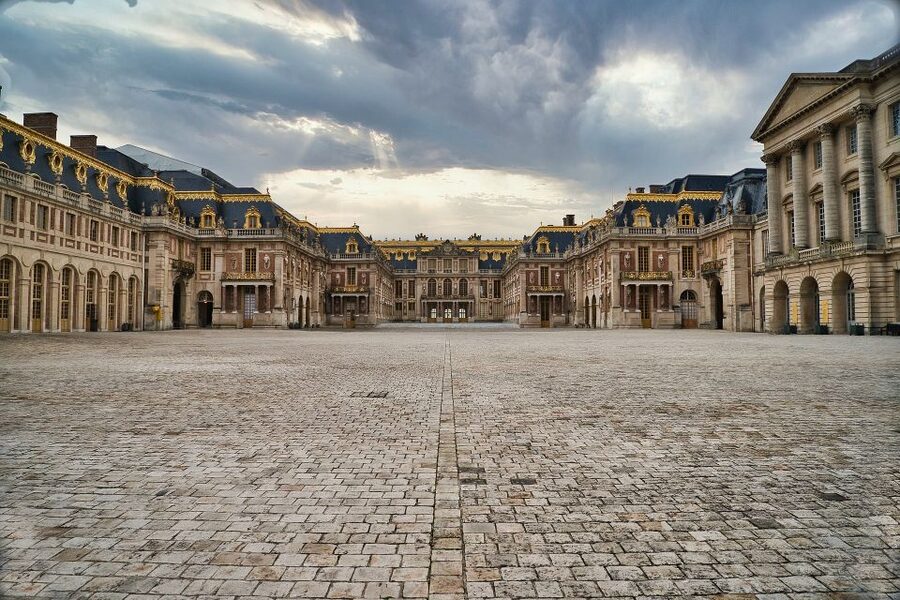 From Paris: Versailles Palace and Gardens Guided Experience - Practical advice for a smoother visit
