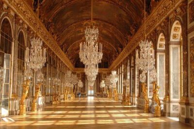 Versailles Palace Guided Tour with Gardens Access