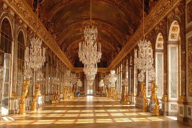 From Paris: Versailles Palace Guided Tour with Gardens Access - Getting from Paris to the palace