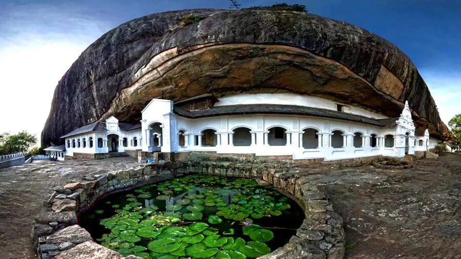 From Sigiriya: Kandy Transfer with Dambulla and Spice Garden - The road from dry country to Kandy hills