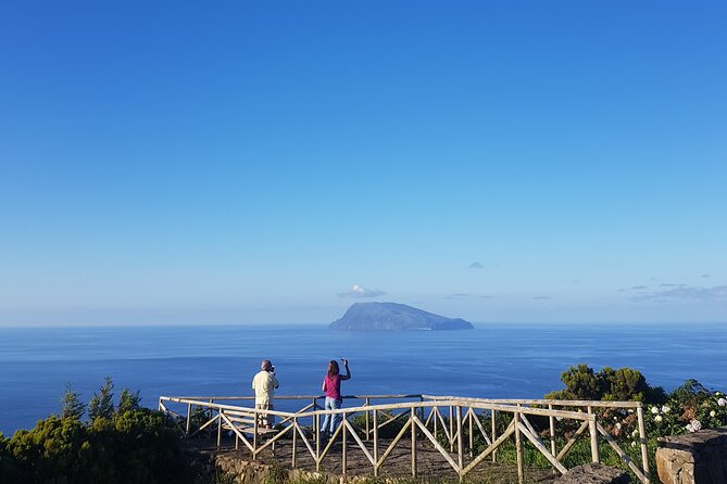 Full Day Flower Island Tour - The northern viewpoints begin the day