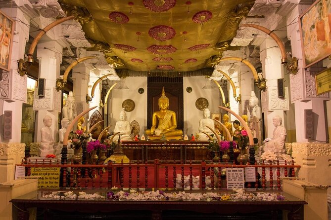 Full day Kandy walking tour with TUK TUK ride to Peradeniya gardens - Starting at Queens Hotel and finding your Kandy footing