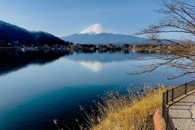 Full Guided Mt. Fuji & Hakone Attractive Private Day Tour - Lake Ashi and the Pirate Ship Option