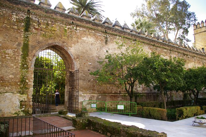 Gardens & Fortress of Catholic Kings Tickets & Tour in English - How much history fits into one hour?