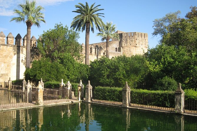 Gardens & Fortress of Catholic Kings Tickets & Tour in English - Group size, sound, and walking comfort
