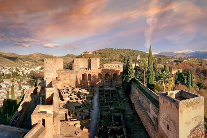 Generalife, Gardens and Alcazaba guided tour (without Nasrid Palaces) - What this two-hour Alhambra visit really covers