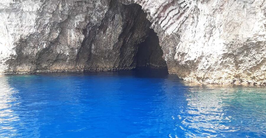 Giardini Naxos: Isola Bella and Grottos Cruise with Aperitif - Prosecco, almond paste, and the return along the bays