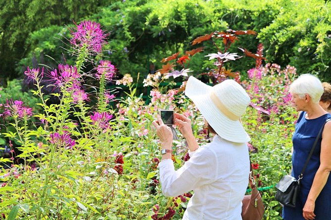Giverny and Monet's Garden Half-Day Trip from Paris - Walking the Clos Normand garden