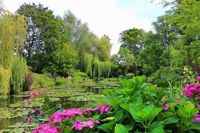Giverny and Monet's Garden Half-Day Trip from Paris - A short walk through Giverny village
