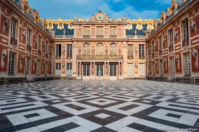 Giverny and Versailles Day Tour in a very small groupe from Paris - Lunch in Fourges between the two sights