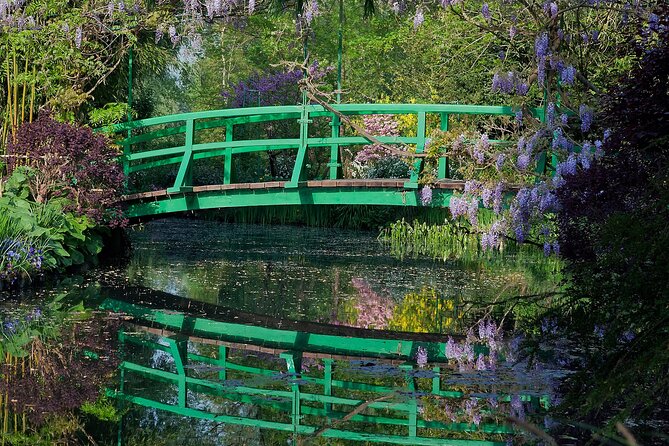 Giverny and Versailles Full Day Private Tour from Paris - Lunch between two major stops