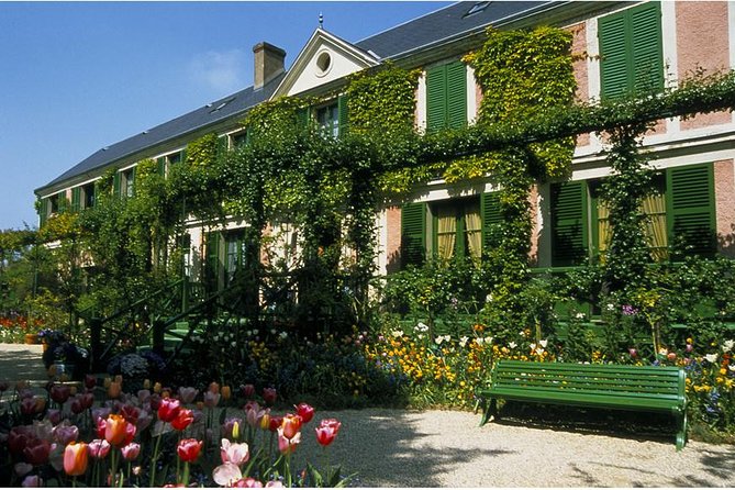 Giverny and Versailles Private Full-Day Tour - Entering the Palace of Versailles