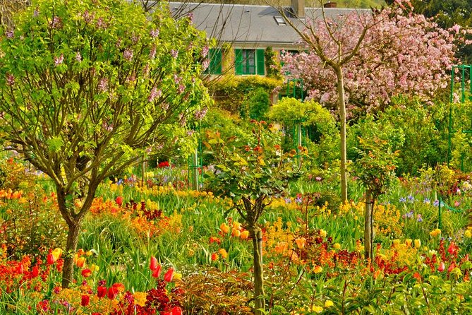 Giverny & Auvers sur Oise Private Day Trip with Monet & Van Gogh Tour from Paris - A brief stop at Sainte-Radegonde Church