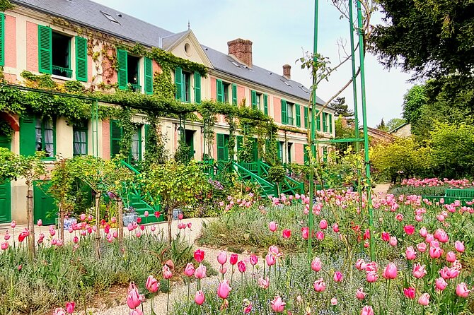 Giverny Auvers Van Gogh Private Guided Day Tour from Paris - The church, cemetery, and Van Gogh family graves