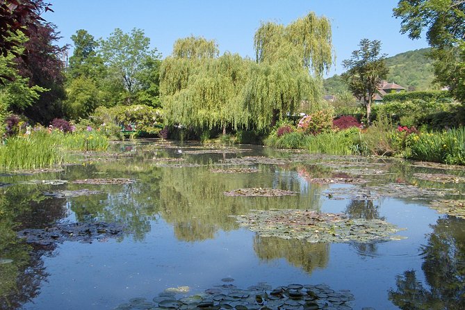 Giverny Half Day Guided Trip with Monet's House & Gardens from Paris by minivan - Leaving from the Louvre area