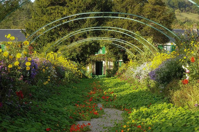 Giverny Half Day Guided Trip with Monet's House & Gardens from Paris by minivan - How much time will you really have?