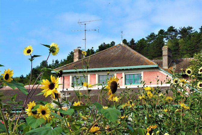 Giverny Monet House and Gardens Skip the line Walking tour - Group size and guide quality