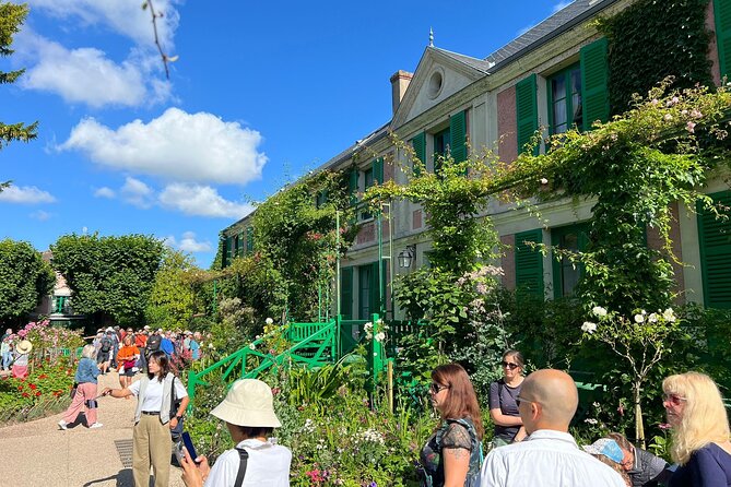 Giverny Monet House Half Day Private Guided Tour from Paris - Leaving Paris at 8:00 in a private car