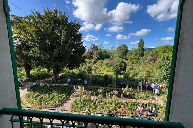 Giverny Monet House Half Day Private Guided Tour from Paris - The gravesite and the quieter side of Giverny