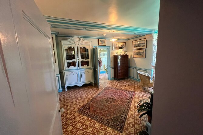 Giverny Monet House Half Day Private Guided Tour from Paris - Lunch in Giverny from noon to 1:30