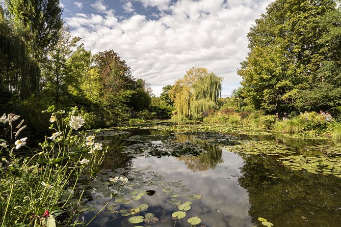 Giverny Monet's Gardens Entrance Ticket with Transport from Paris - The house, Japanese prints, and interior queues