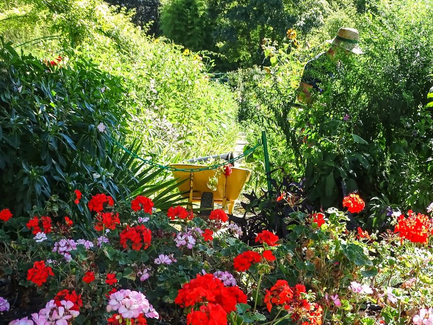 Giverny: Monet's House and Gardens Guided Tour - Brigitte’s style and the value of a live guide