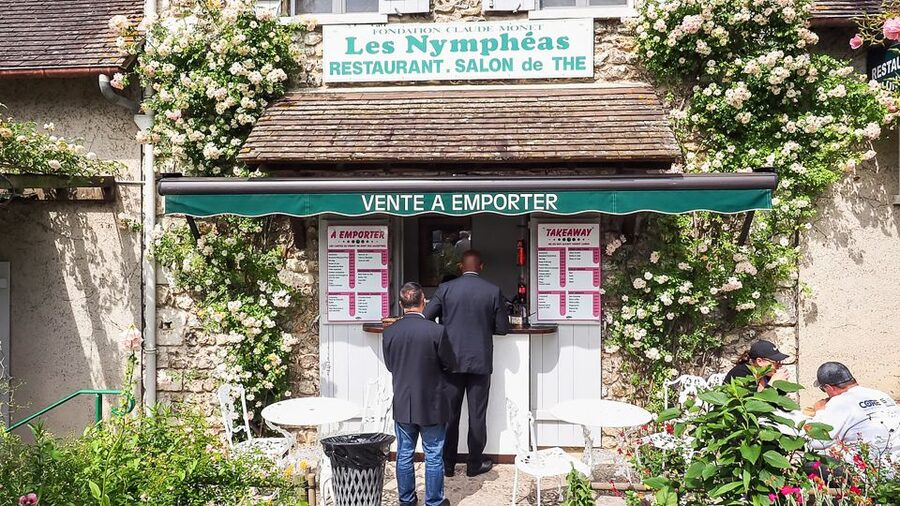 Giverny: Monet's House and Gardens Guided Tour - The water garden and Monet’s Japanese bridge